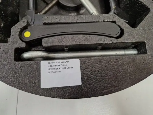 Fiat 500L Tavaratilan sisäosa OEM 1 - Käytetty image 3