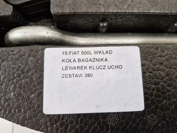Fiat 500L Tavaratilan sisäosa OEM 1 - Käytetty image 4