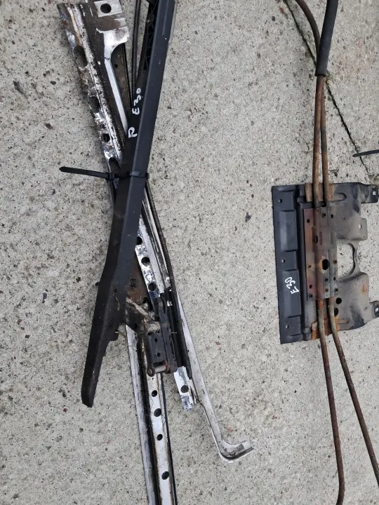 Guia de cabo teto solar OEM 1906423 BMW E30 image 3