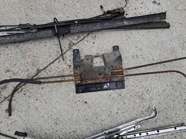 Guia de cabo teto solar OEM 1906423 BMW E30 image 6