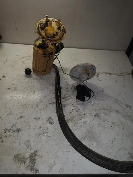 Régulateur de pression carburant OEM 30792518 image 2
