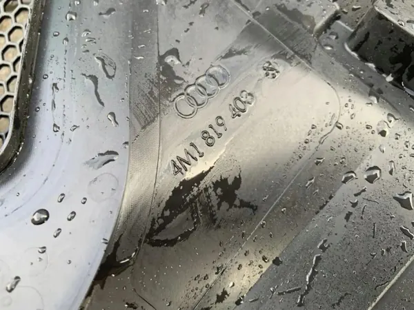 Begagnad framrutorhållare-plast OEM 4M1819447 Audi Q7 image 4