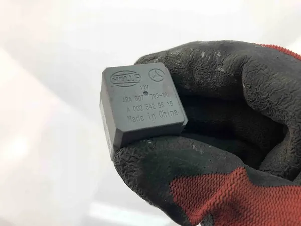 Mercedes-Benz A (W176) Relä A0025428819 image 3