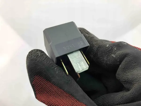 Mercedes-Benz A (W176) Relä A0025428819 image 4