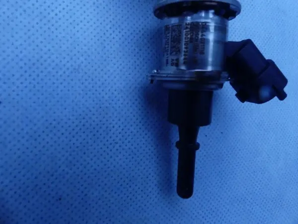 Injecteur AdBlue VW OEM 05L131113Q - État d'occasion image 3