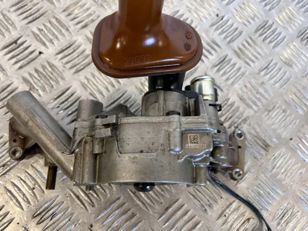 Pompe à huile Maserati Levante OEM 24416F1585 - Occasion image 3