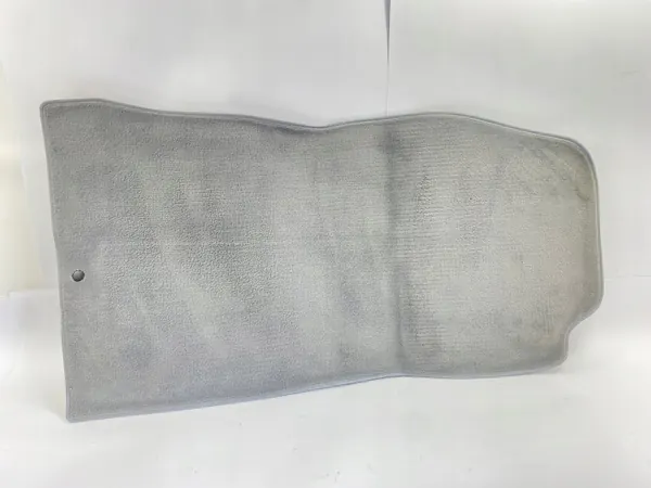 Vorderer rechter Teppich OEM TAPICERKA/SDV10424 Mercedes W201 image 2