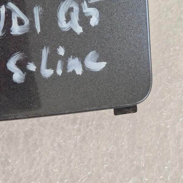 AUDI Q5 8R Tapa de Parachoques Derecho Trasero 8R0807450A image 3