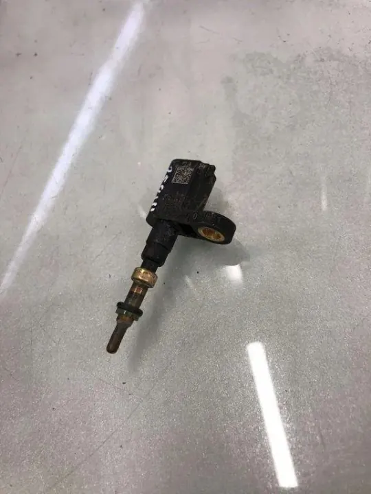 Sensor temperatura líquido OEM 05L919501B Skoda Karoq image 3