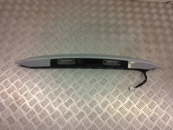 Luz da placa traseira Hyundai Kona I 2022 OEM 87311J9000 image 3