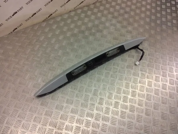Luz da placa traseira Hyundai Kona I 2022 OEM 87311J9000 image 4