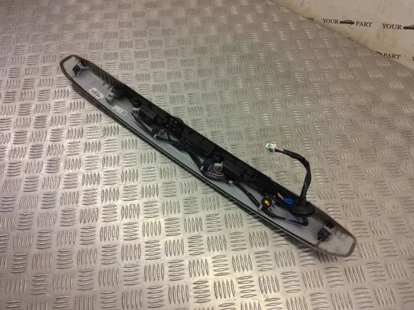 Luz da placa traseira Hyundai Kona I 2022 OEM 87311J9000 image 9