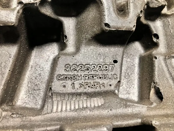 Moottorin Yläkansi OEM 32252297 Volvo XC40:lle image 3