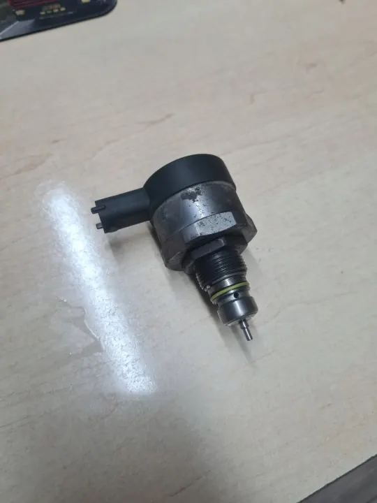 Soupape régulateur pression rail carburant OEM GC46 9H321 BA image 2
