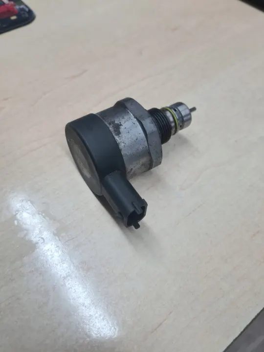 Soupape régulateur pression rail carburant OEM GC46 9H321 BA image 3