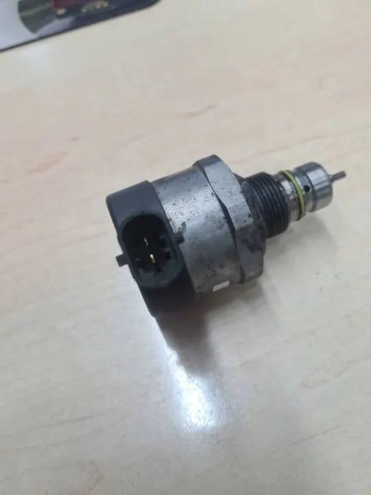 Soupape régulateur pression rail carburant OEM GC46 9H321 BA image 4