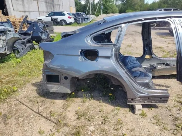 BMW 4 Coupé takaoikea neljännespaneeli OEM 7334022 image 4