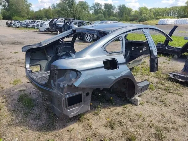 BMW 4 Coupé takaoikea neljännespaneeli OEM 7334022 image 5