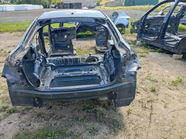 BMW 4 Coupé takaoikea neljännespaneeli OEM 7334022 image 6