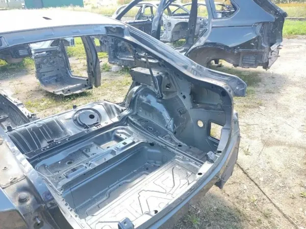 BMW 4 Coupé takaoikea neljännespaneeli OEM 7334022 image 7