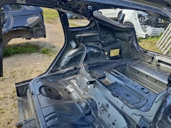 BMW 4 Coupé takaoikea neljännespaneeli OEM 7334022 image 8