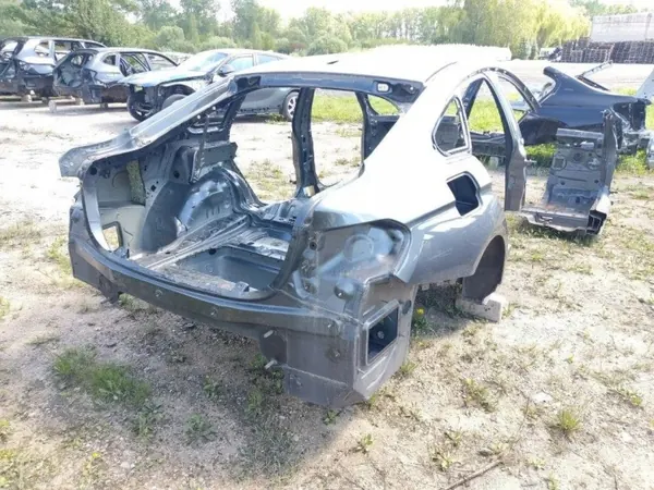 BMW 4 Coupé takaoikea neljännespaneeli OEM 7334022 image 9
