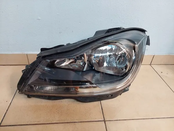 Mercedes C-Klasse W204 Koplamp Links Rechts A2048209559 image 2