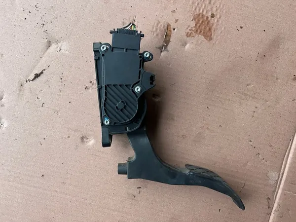 Gasreglagepotentiometer OEM 6Q1721503F Skoda Fabia II image 3