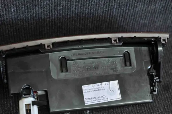 VW Touareg (7P5) Aschenbecher OEM 7P1863071A - Gebraucht image 2