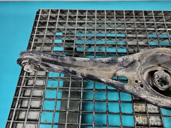 Braccio di Controllo Posteriore Inferiore Destro Skoda Superb III image 3