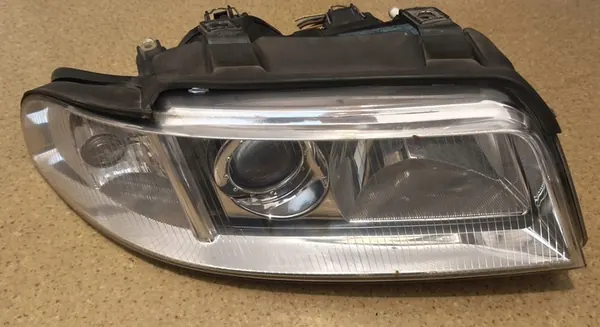 AUDI A4 B5 Faro Derecho 8D0941004AK image 2