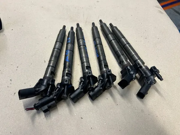 Injetor AUDI A4 B7 A6 C6 2.7 TDI 059130277AC image 1