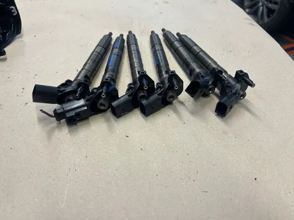 Injetor AUDI A4 B7 A6 C6 2.7 TDI 059130277AC image 2