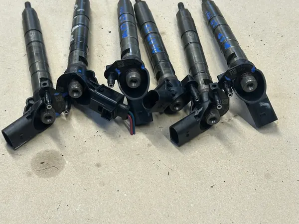 Injetor AUDI A4 B7 A6 C6 2.7 TDI 059130277AC image 4