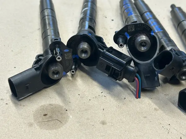 Injetor AUDI A4 B7 A6 C6 2.7 TDI 059130277AC image 6