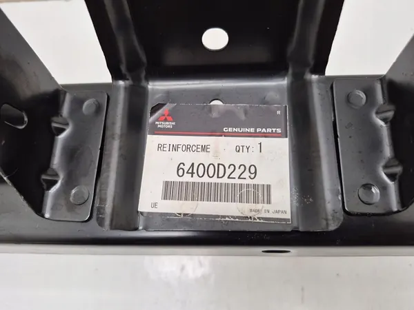 Mitsubishi Outlander II Etupuskuri image 4