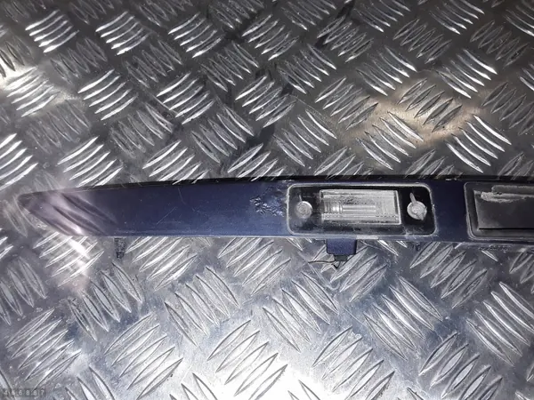 Luz da placa traseira Audi A8 OEM 4E0827576 image 3