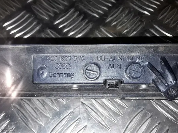 Luz da placa traseira Audi A8 OEM 4E0827576 image 8