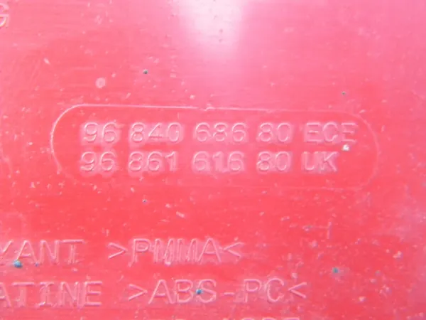 OEM 9684068680 Feu Anti-Brouillard Arrière Gauche Peugeot 5008 image 3