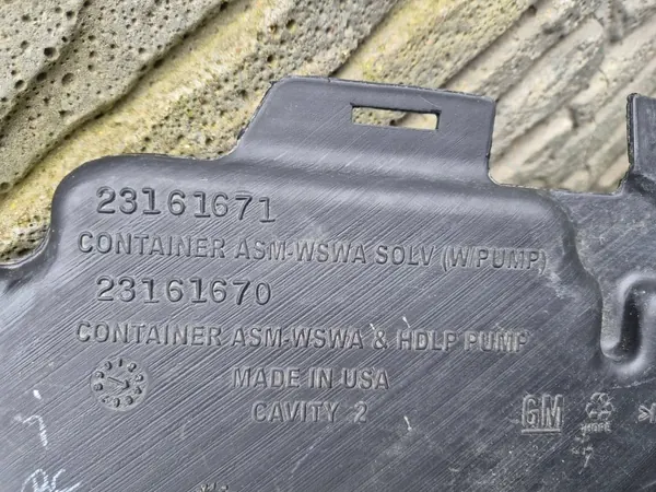 Réservoir de liquide lave-glace OEM 23161671 pour Corvette C7 image 6
