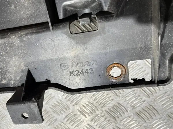 Mazda OE KB7W500S1 Protector bajo parachoques - Usado image 3