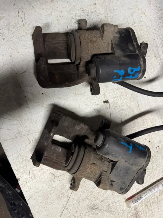 Elektrischer Handbremszylinder Hintere Links Rechts VW Passat B7 image 2