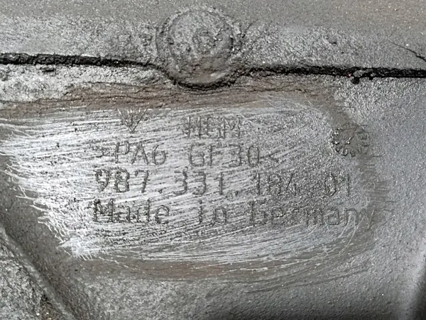 Porsche Cayman 987 Getriebeabdeckung OEM 98733118401 image 5