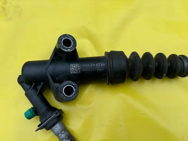 PEUGEOT 208 II Kytkin Orjasylinter Pumppu Letku 1.2 VTI image 3