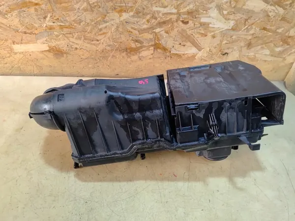 Caixa Filtro Ar Volvo OEM 30677532 - Usado image 4