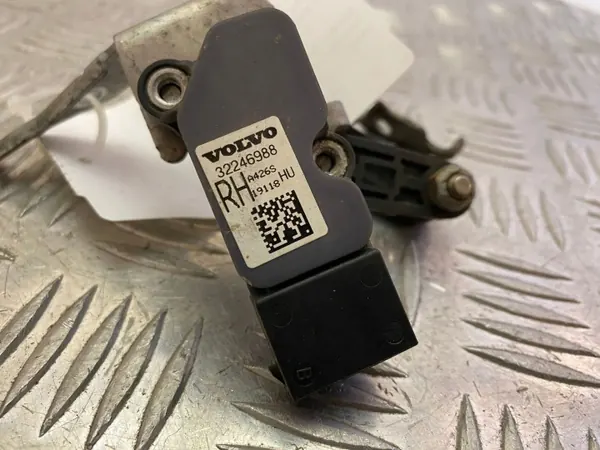 Volvo OE 32246988 Bakluftfjädringsnivåsensor image 4