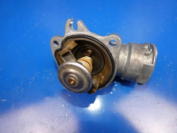 MERCEDES CLASE S W222 350 3.0 CDI V6 642 TERMOSTATO + CARCASA A6422002315 image 2