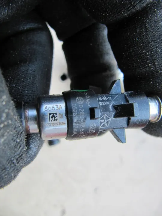 CHRYSLER PACIFICA 17- 3.6 Iniettore di carburante OEM 05281427AA image 4