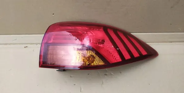 Lámpara trasera derecha Hyundai Tucson III Lift OEM 92402D7500 image 2