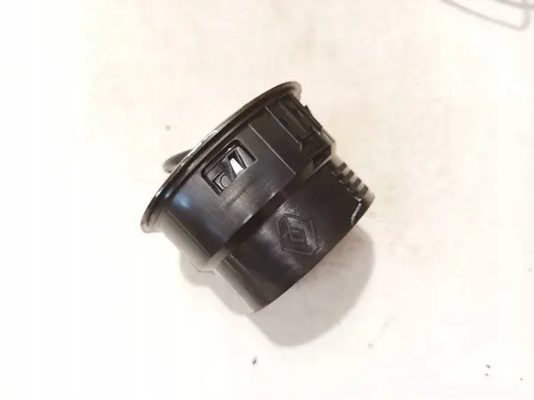 Dacia Logan Saídas de ar da cabine 2018 687608758r image 2